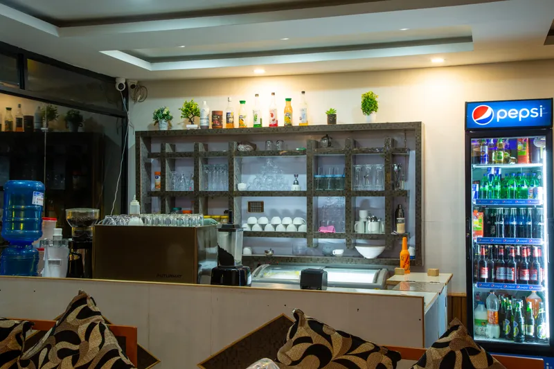 Manjari Resort — restaurant 8