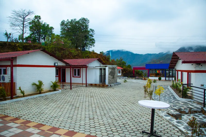 Manjari Resort — view of resort 1